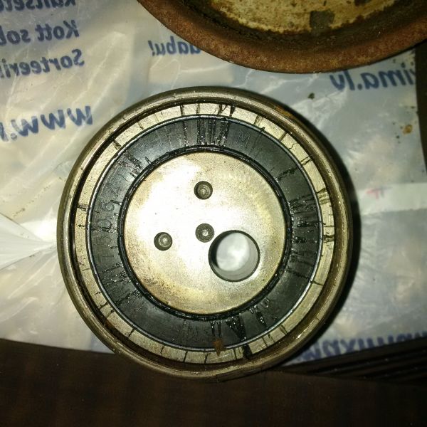 File:Mitsubishi GALANT SALOON VIII EA 1996–2006 timing belt pulley.jpg
