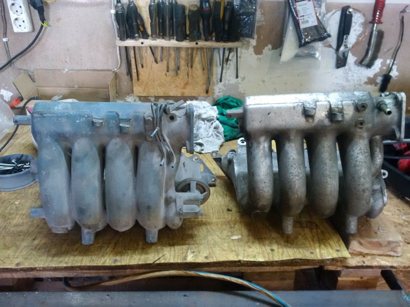 File:4g93 and 4g92 intakes manifold from back.jpg