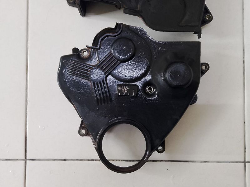 File:4g9x gen1 dohc series LOWER timing belt cover.jpg