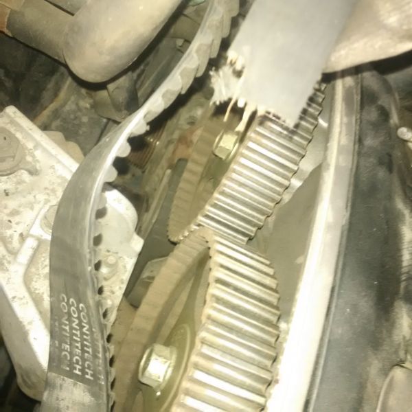 File:Outlander I CU2W 4G63 DOHC broken timing belt contitech.jpg